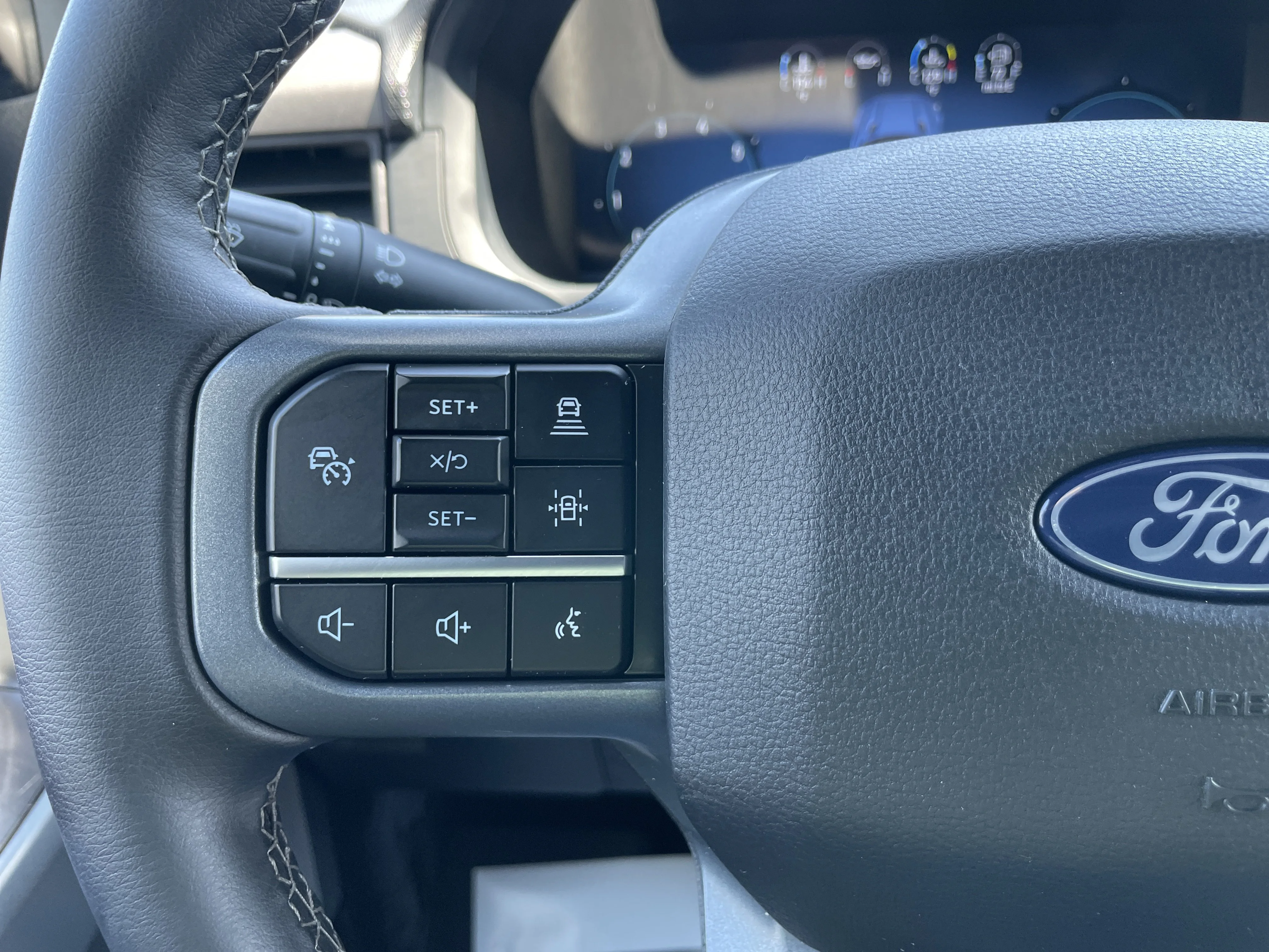 Used 2024 Oxford White Ford XLT image 25