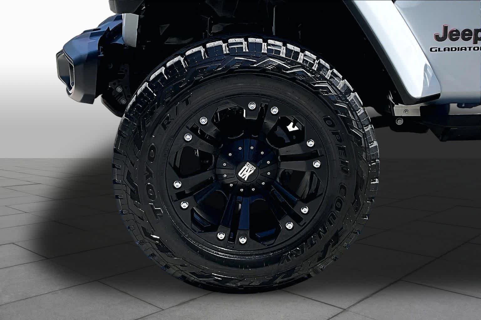 Used 2020 Bright White Clearcoat Jeep Rubicon image 10