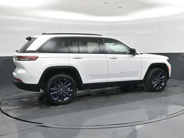 New 2026 Bright White Clear-Coat Exterior Paint Jeep  image 3