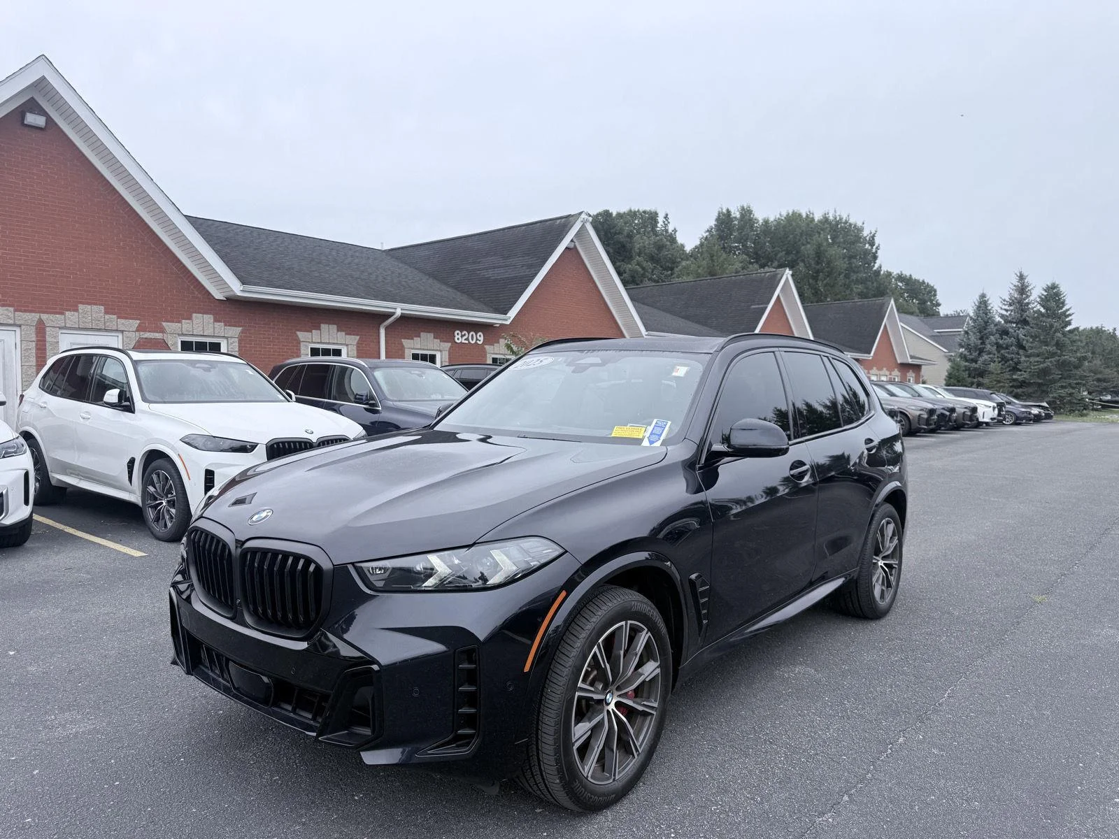 Used 2025 Carbon Black Metallic BMW xDrive40i image 3
