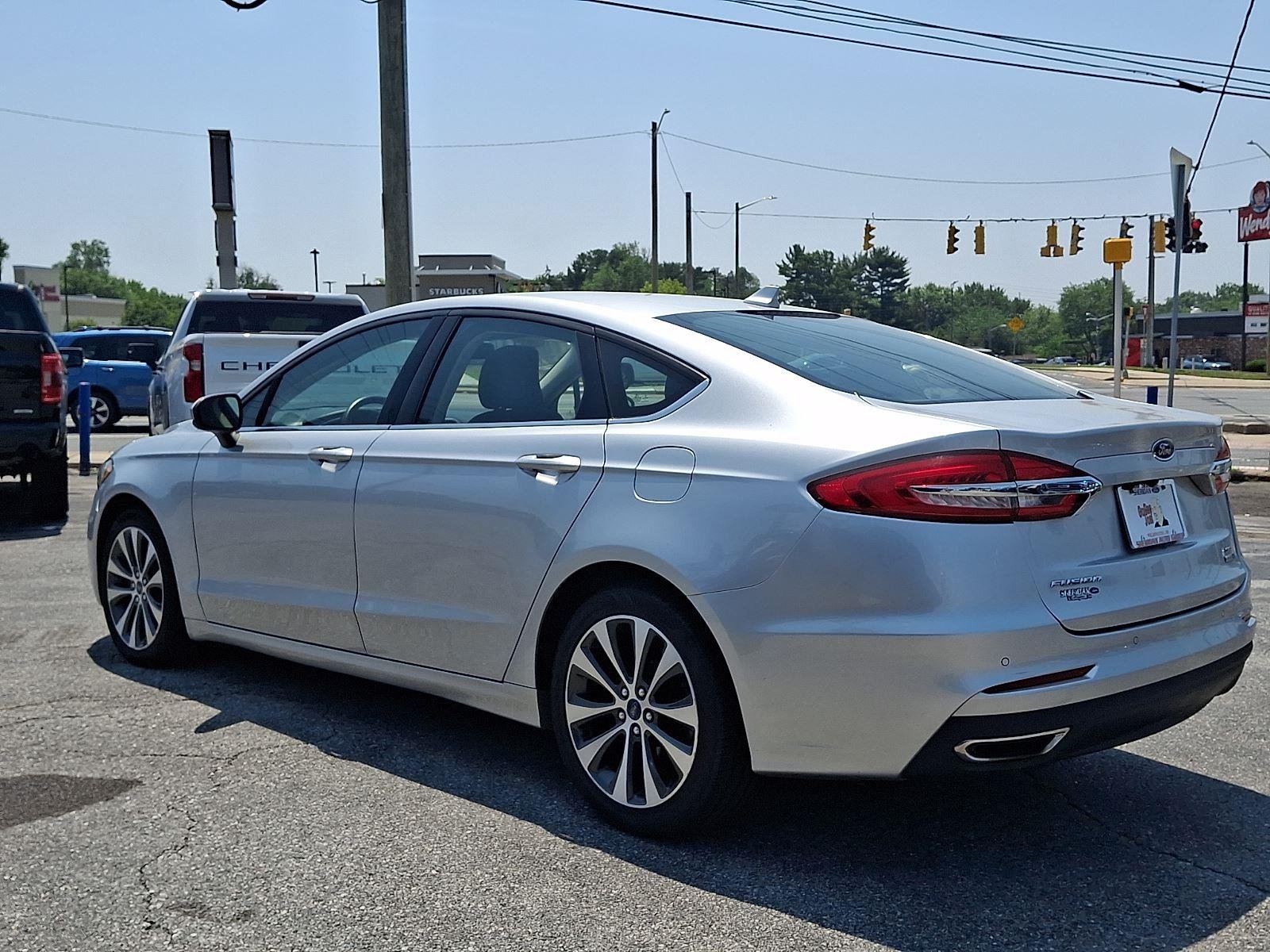 Used 2019 Ingot Silver Ford SE image 4