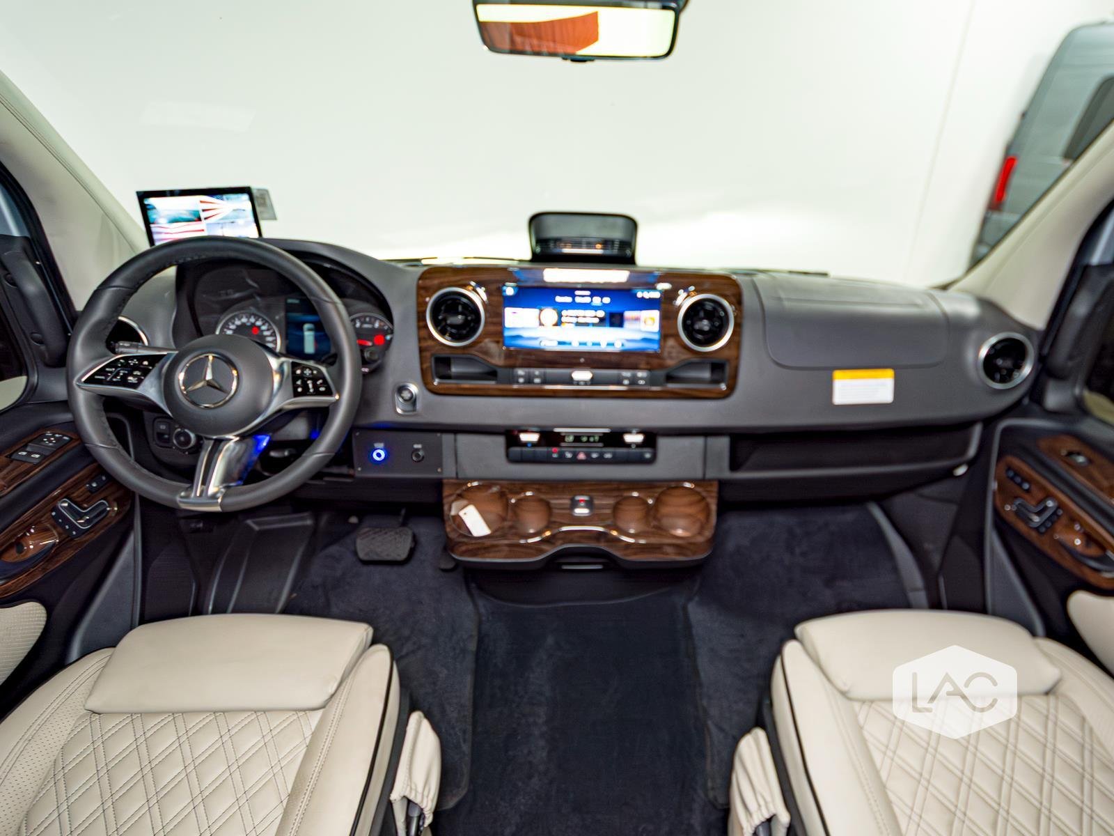 Used 2026 Hightech Silver OGV LUXURY COACH 8OBA AWD w/ 1.1 ADV Pkg EXT WTY image 19