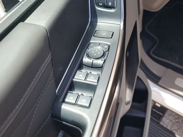 New 2026 Star White Metallic Tri-Coat Ford F-250® Platinum® image 18