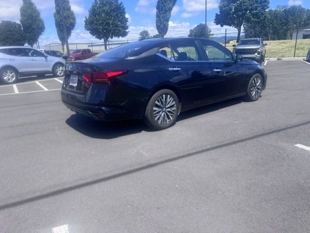 2025 Nissan Altima SV - Photo 8