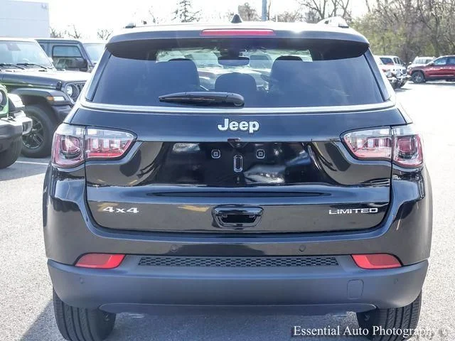New 2026 Diamond Black Crystal Pearl-Coat Exterior Paint Jeep Limited image 5