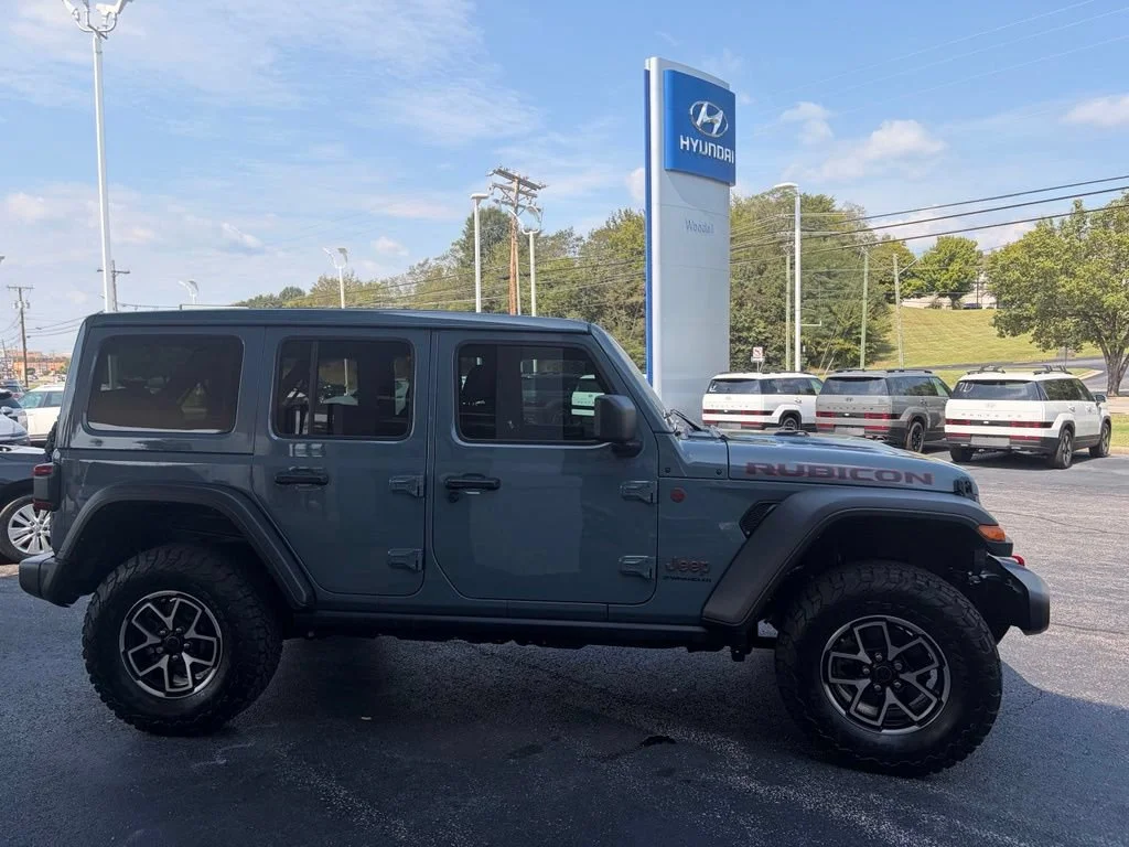 Used 2024  Jeep Rubicon image 4