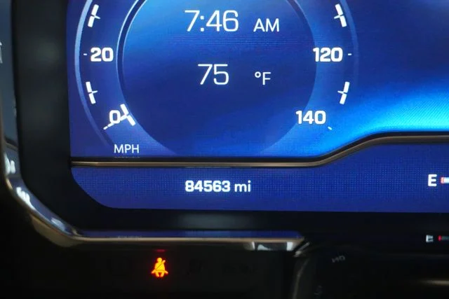 Used 2022 Iridescent Pearl Tricoat Chevrolet High Country image 15