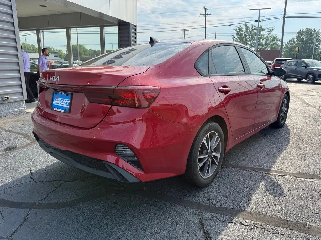 Used 2023 Red Kia LXS image 5