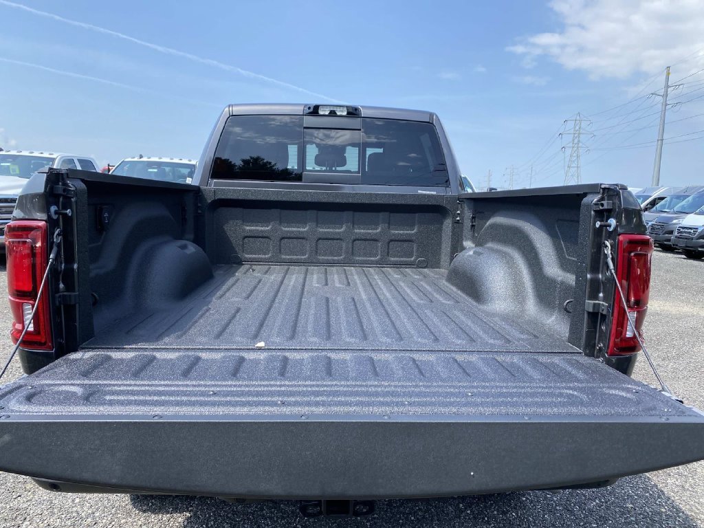 New 2026 Granite Crystal Metallic Clear-Coat Exterior Paint RAM Laramie image 5