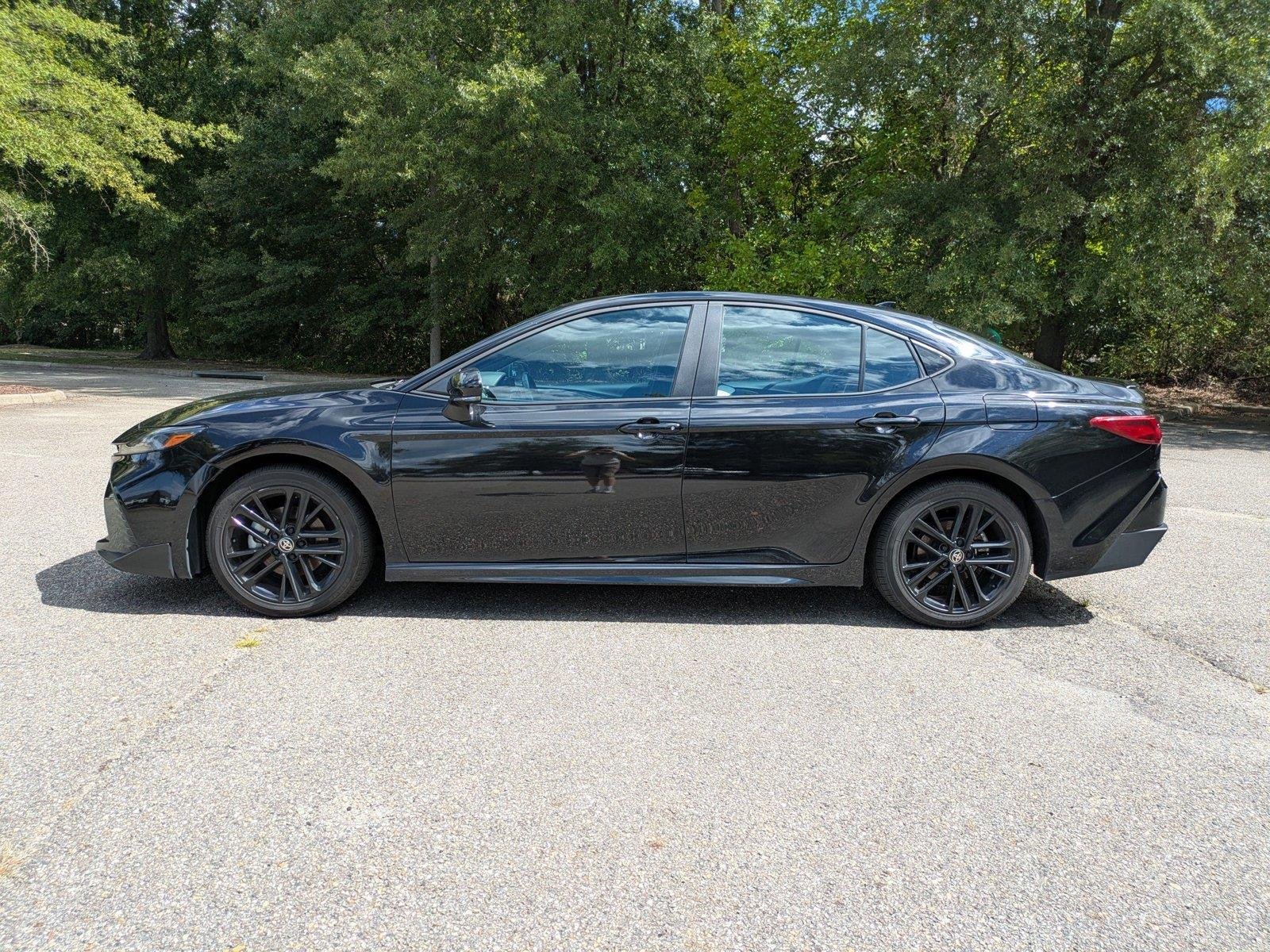 Used 2025  Toyota SE image 7