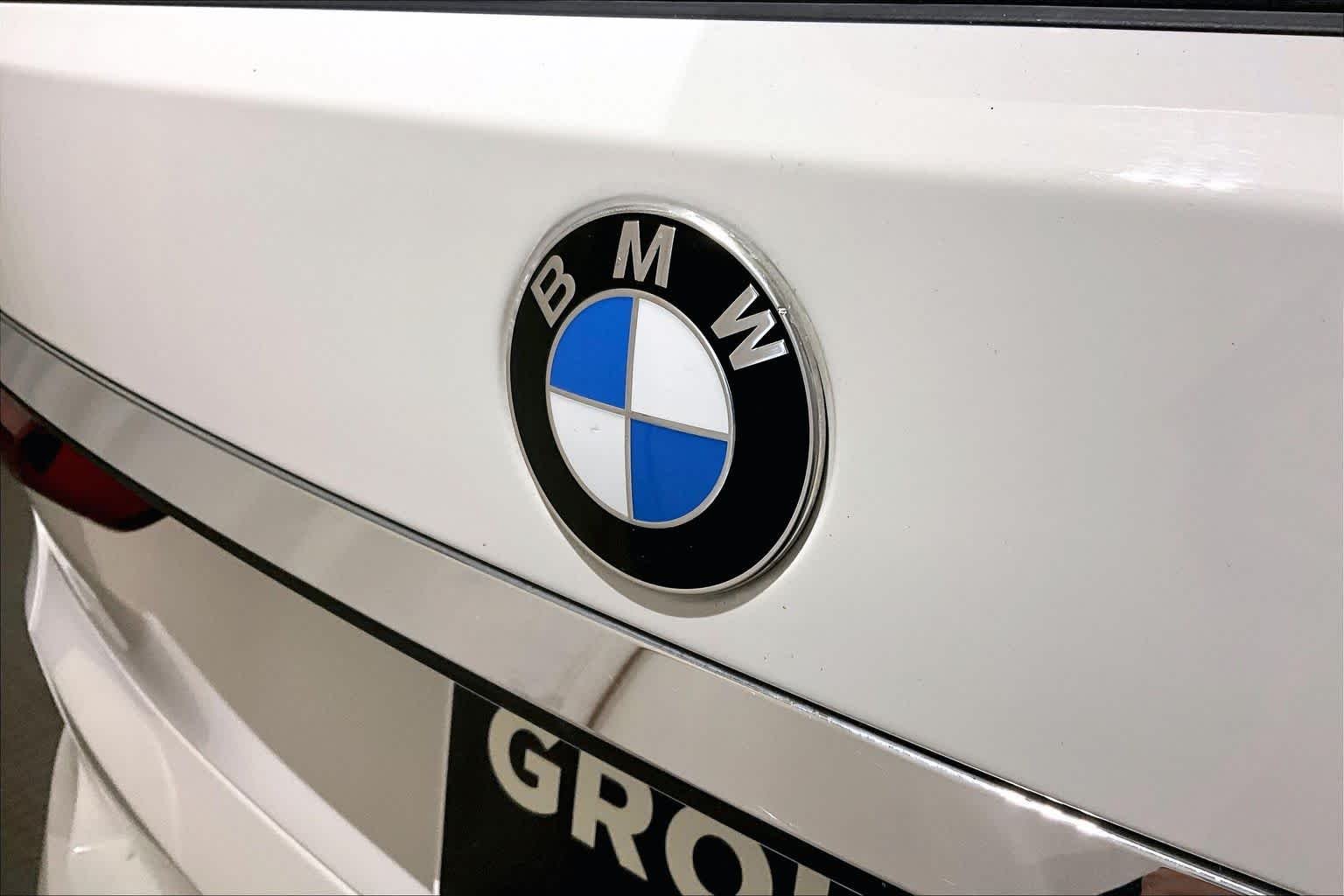 Used 2021 Alpine White BMW xDrive40i image 32