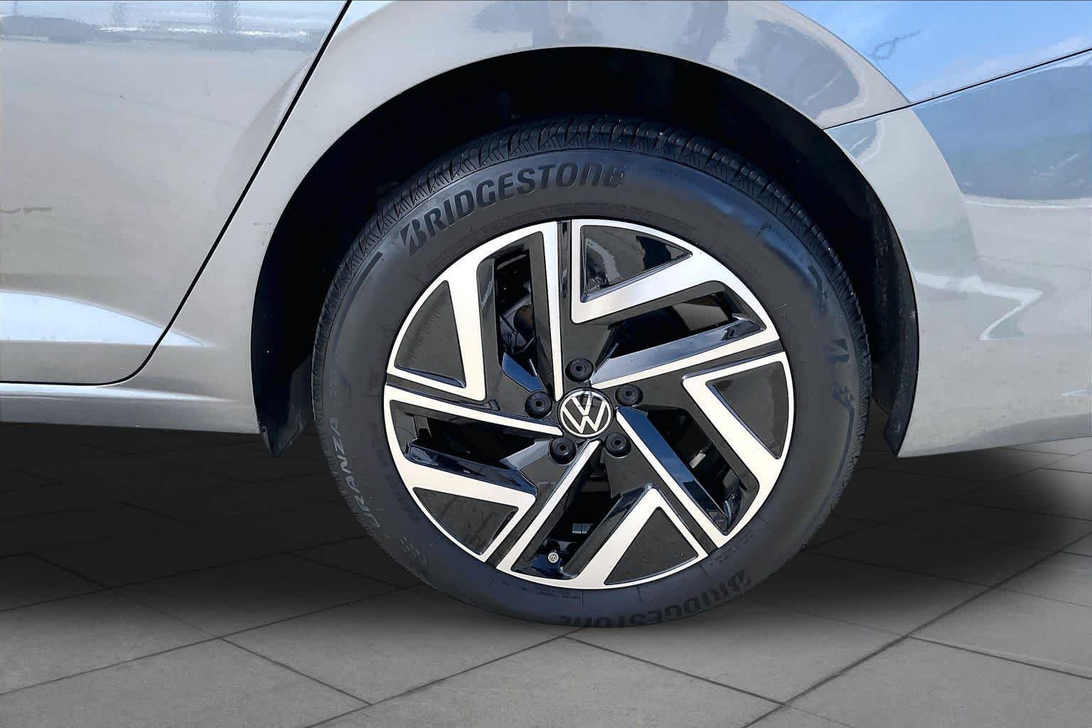 Used 2024 Platinum Gray Metallic Volkswagen SEL image 8