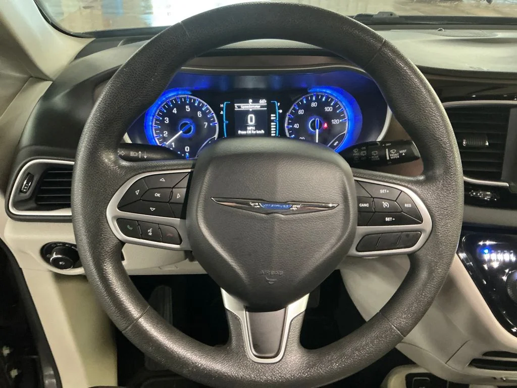 Used 2018 Gray Chrysler Touring Plus image 20