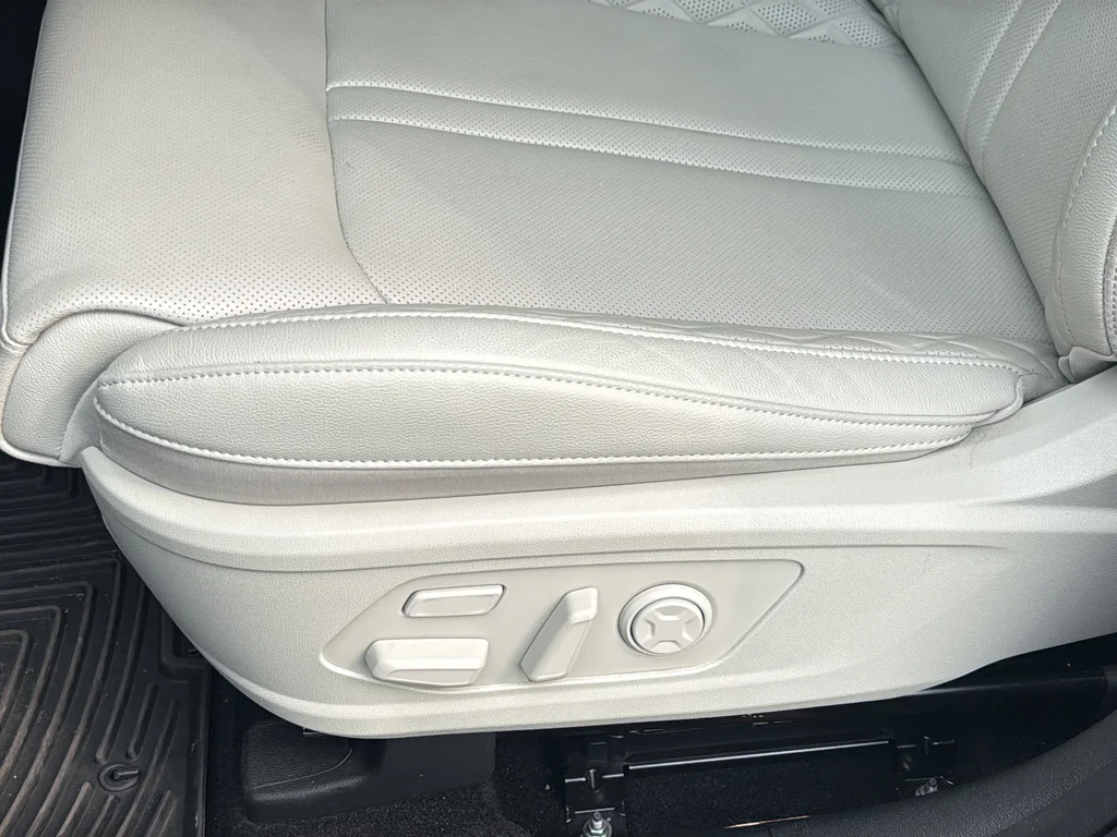 Used 2025 Green Kia SX Prestige image 18