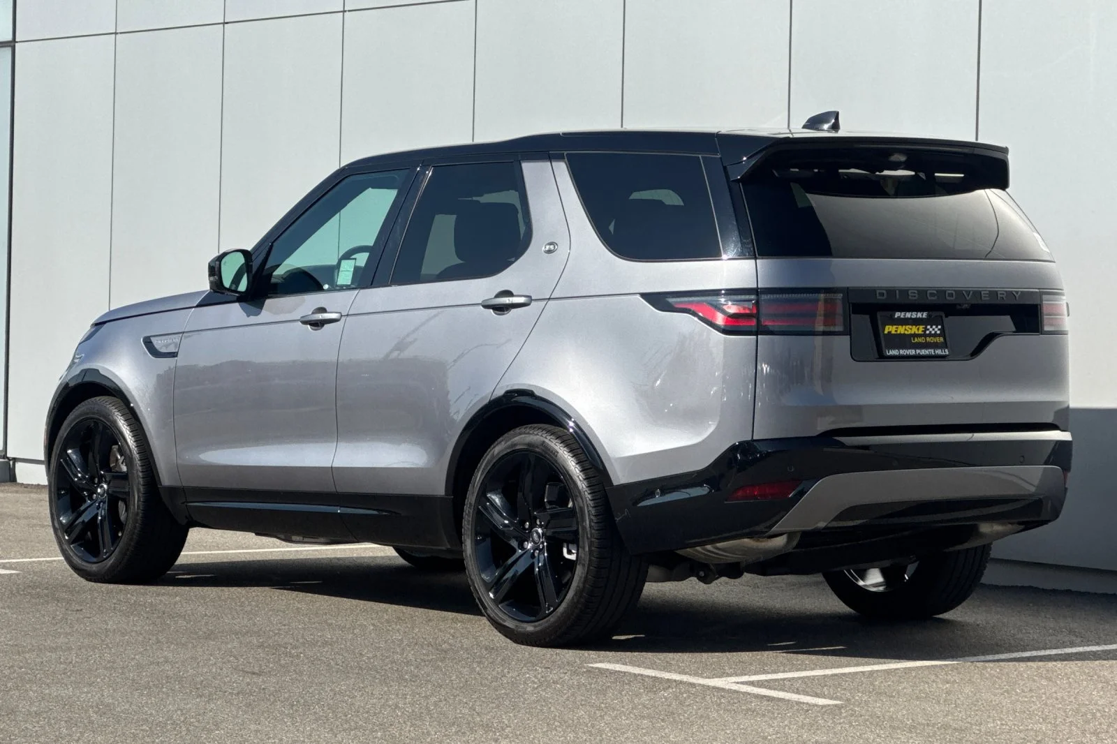 Certified Used 2025 Gray Land Rover Dynamic SE image 3