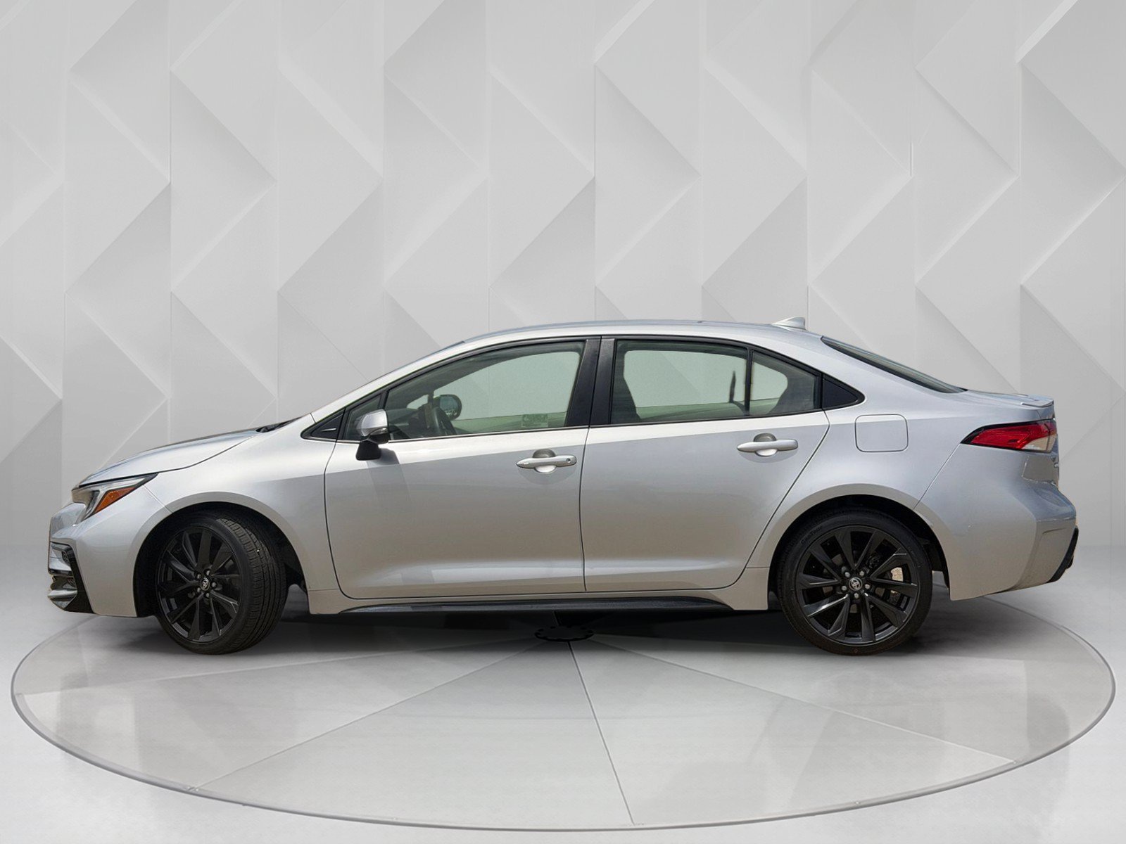 Certified Used 2023 Classic Silver Metallic Toyota SE image 2