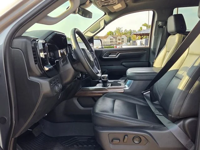 Used 2025 Gray Chevrolet LT Trail Boss image 5