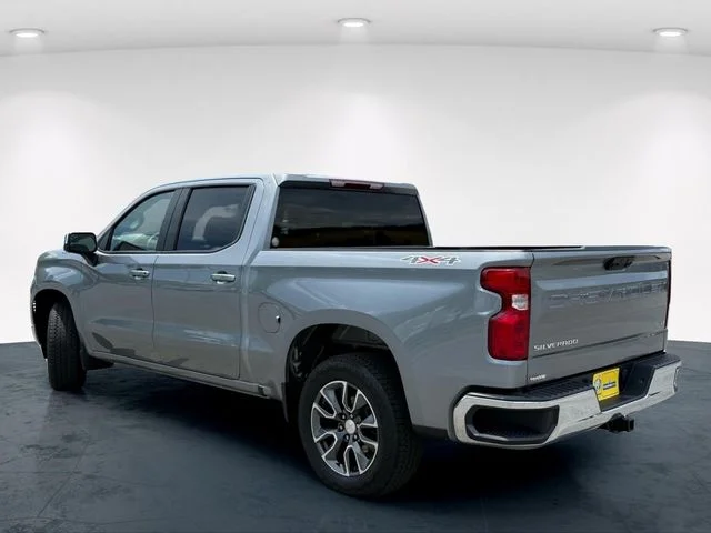 Used 2023 Gray Chevrolet LT image 5