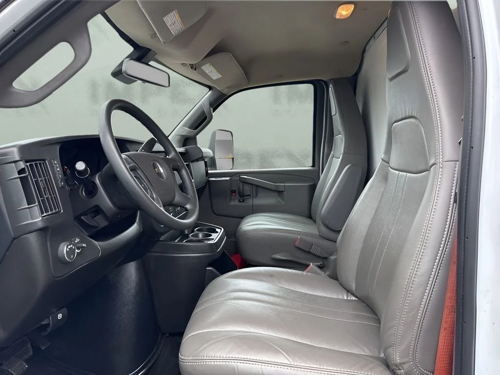Used 2024 Summit White Chevrolet 1WT image 10