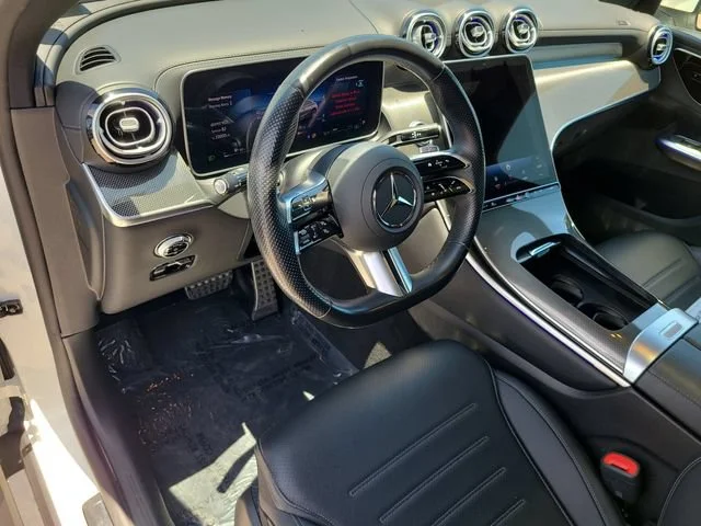 Used 2025 White Mercedes-Benz GLC 300 image 19