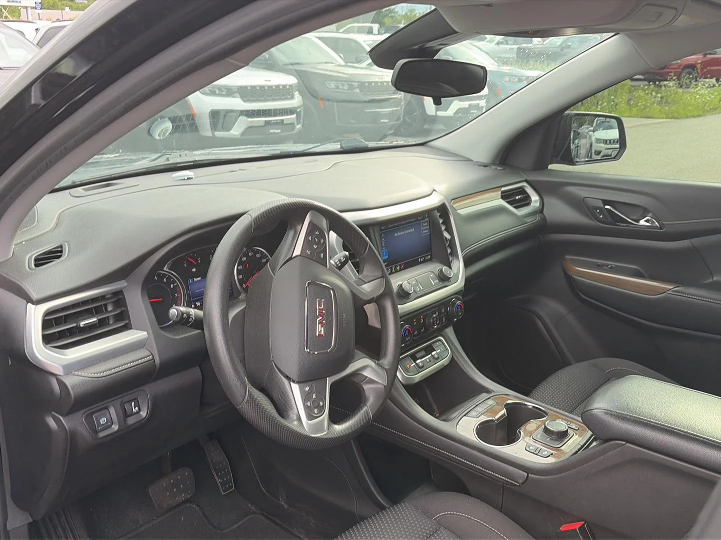 Used 2022 Ebony Twilight Metallic GMC SLE image 5