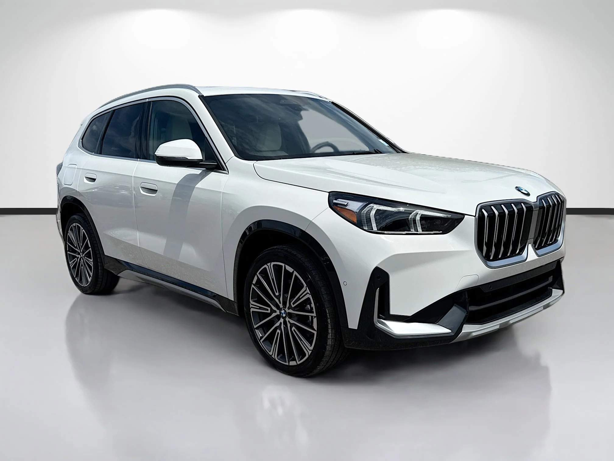 New 2026 Alpine White BMW xDrive28i image 1