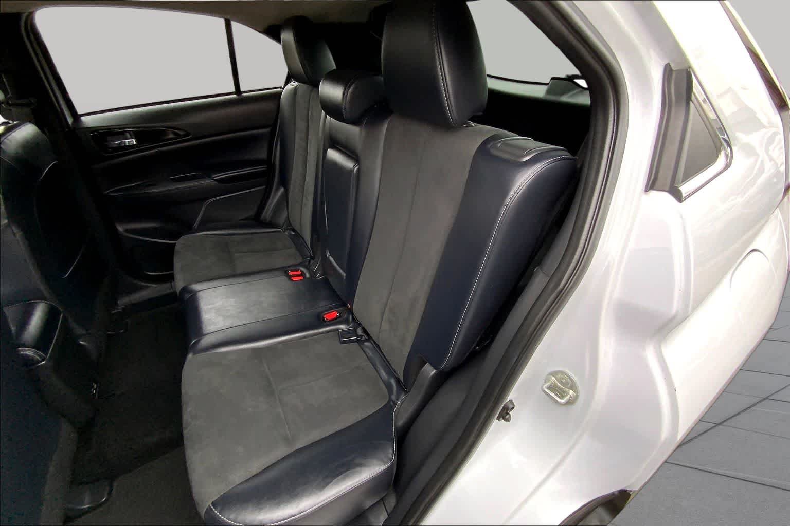 Used 2024 White Diamond Mitsubishi SE image 19