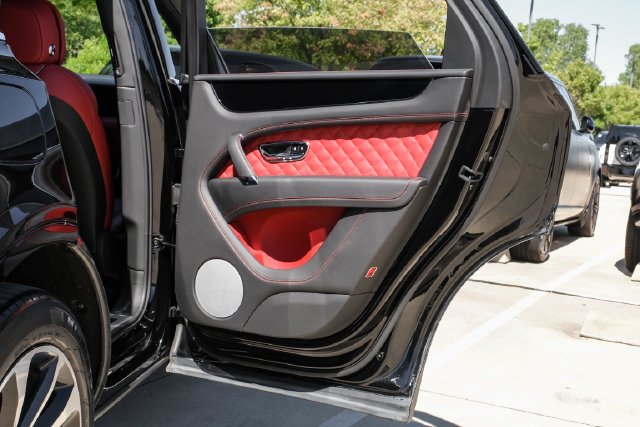Used 2019 Black Crystal over Cricket Ball Bentley V8 image 67