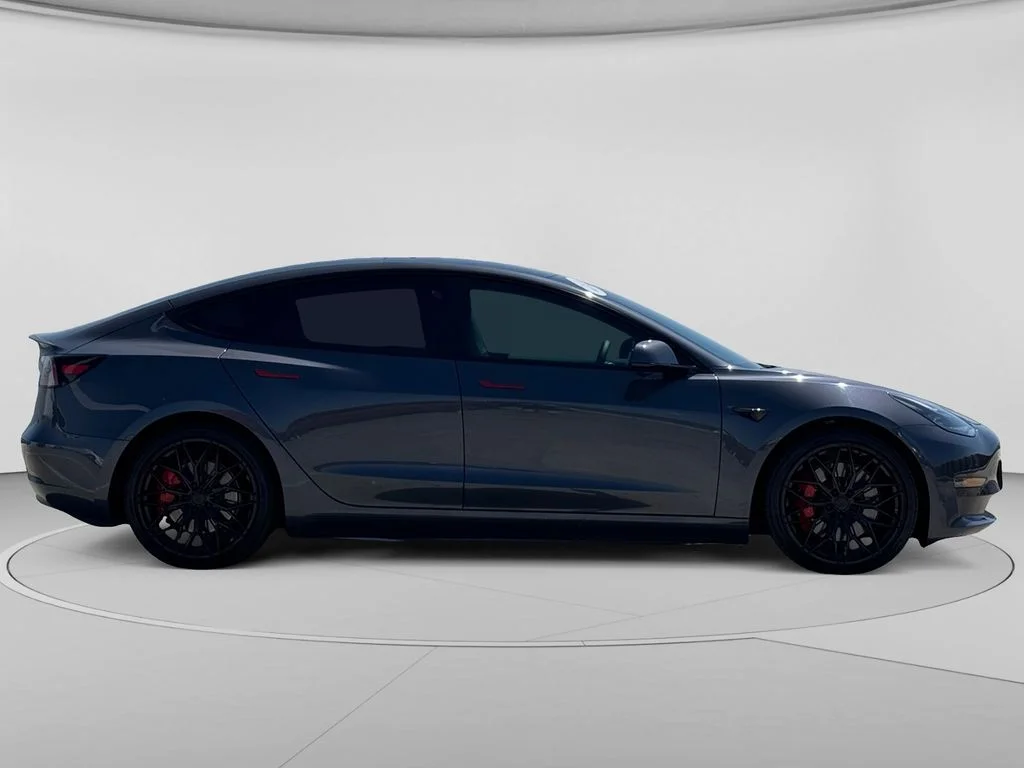 Used 2022  Tesla Performance image 30