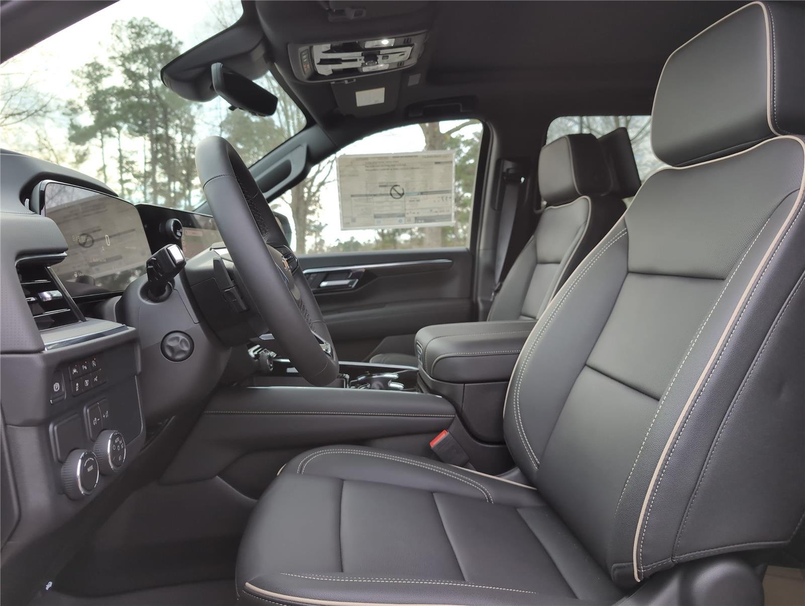 2026 Chevrolet Suburban Premier - Photo 13