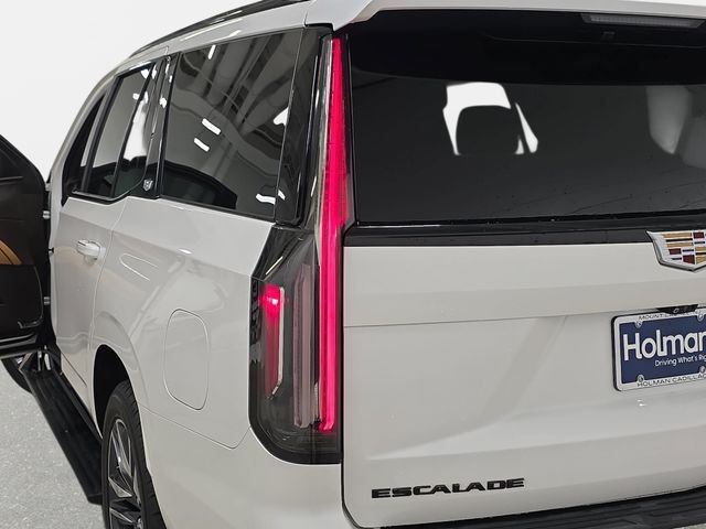 Used 2021 White Cadillac Sport image 34