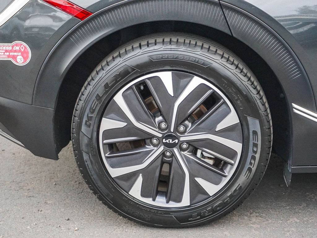 Used 2024 Gray Kia Light image 9