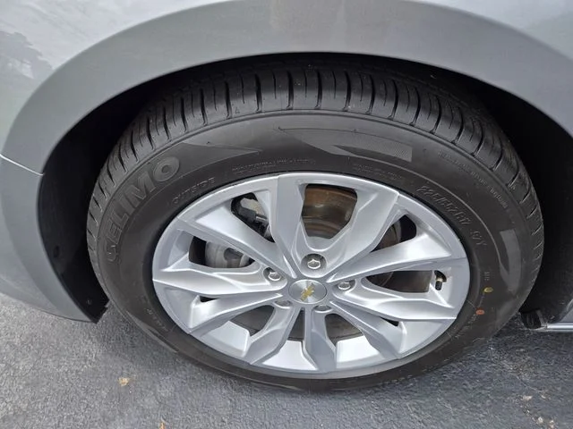 Used 2023 Gray Chevrolet LT image 28