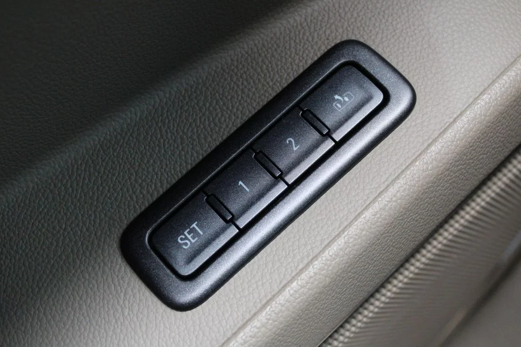 Used 2016 White GMC SLT image 10