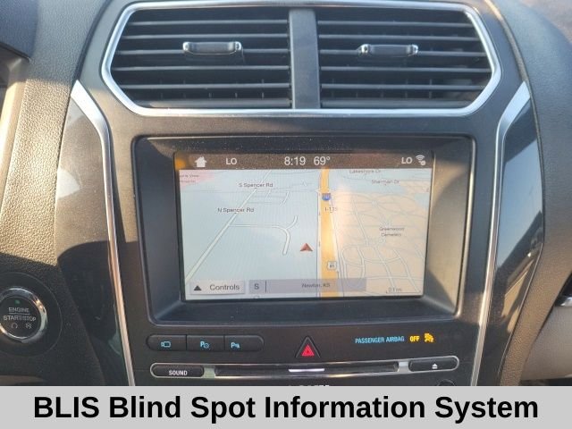 Used 2018 White Ford Limited image 9