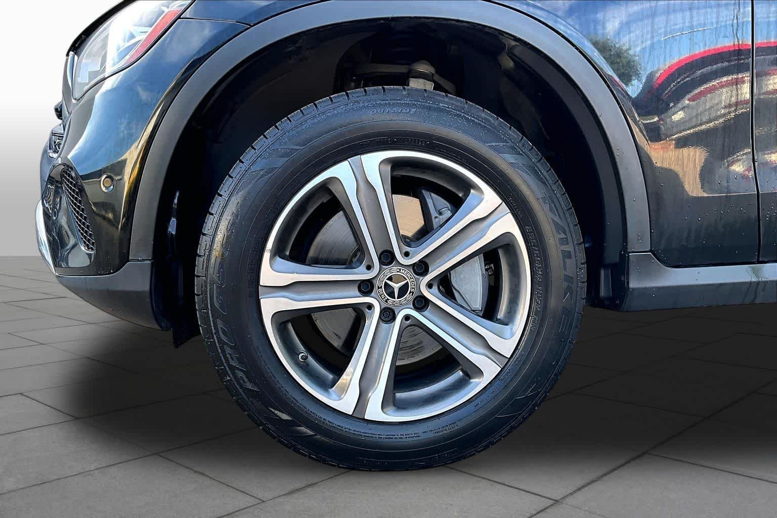 Used 2022  Mercedes-Benz GLC 300 image 11