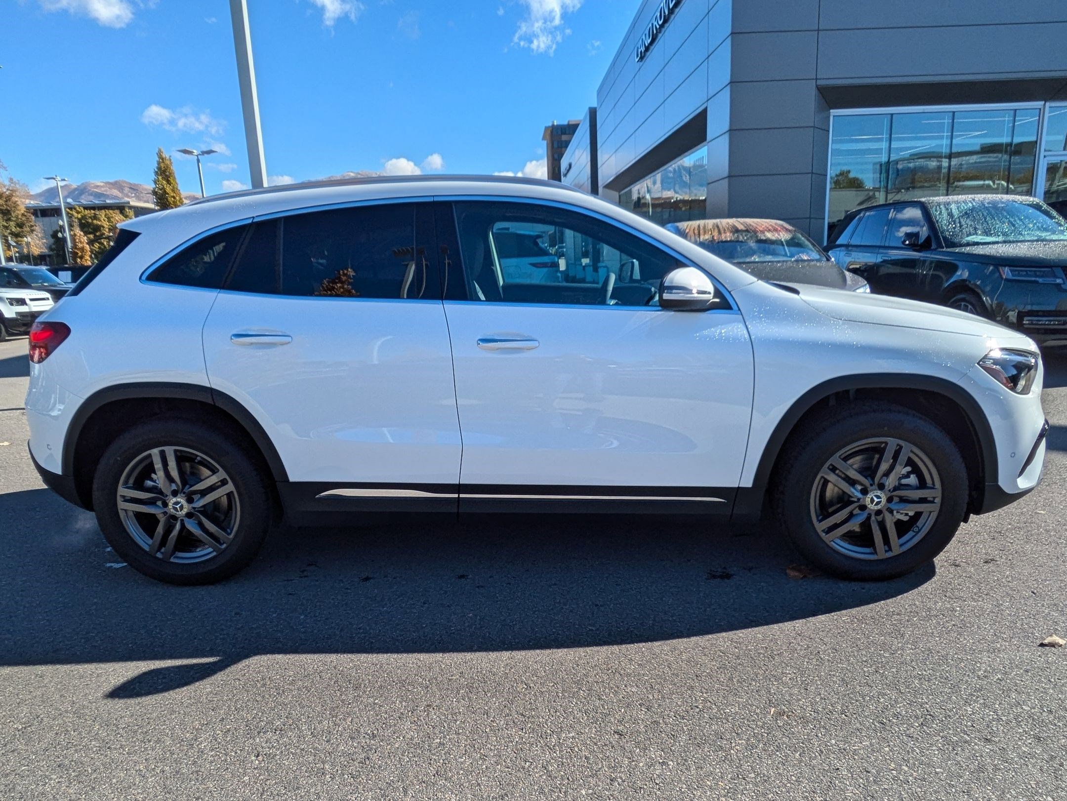 New 2025 Polar White Mercedes-Benz GLA 250 image 21