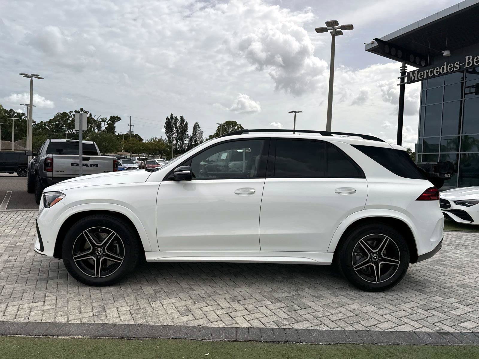 New 2026 Polar White Mercedes-Benz 350 4MATIC® SUV image 3