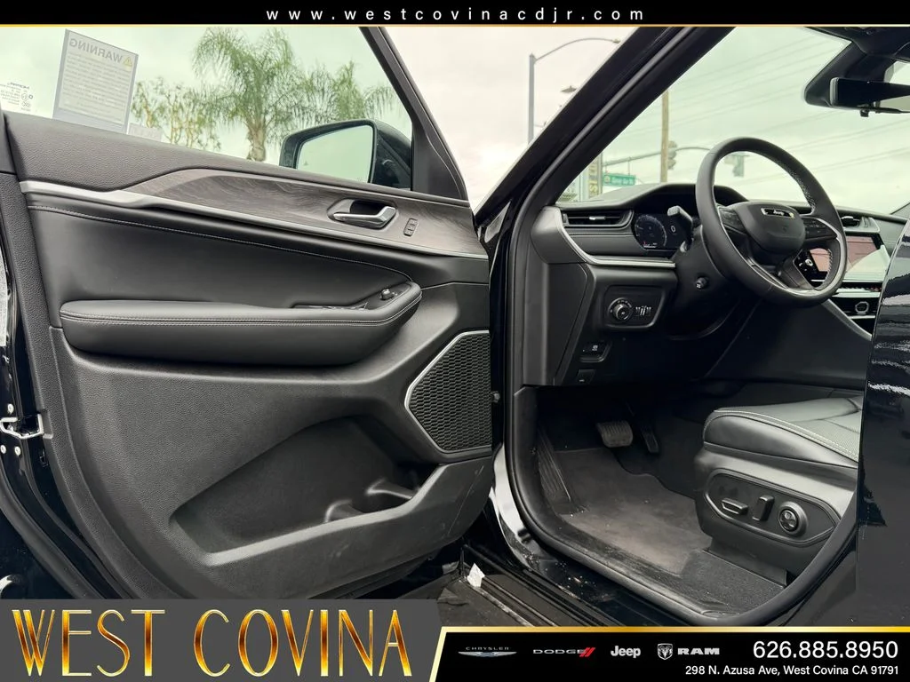 New 2026 Diamond Black Crystal Pearl-Coat Exterior Paint Jeep Limited Reserve image 14