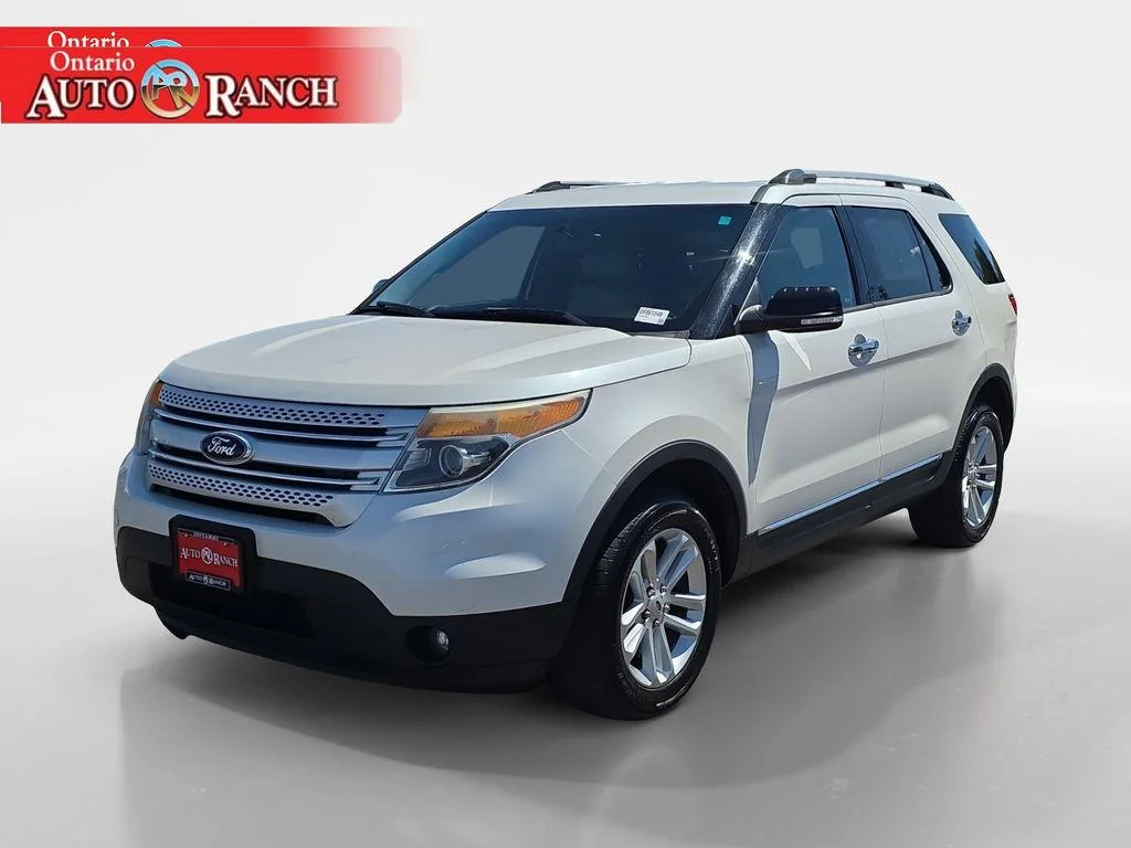 Used 2015 White Platinum Metallic Tri-Coat Ford XLT image 7