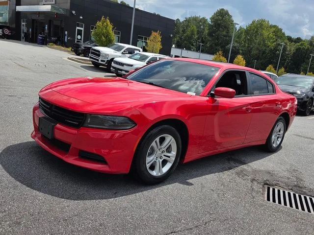 Used 2022 Red Dodge SXT image 3