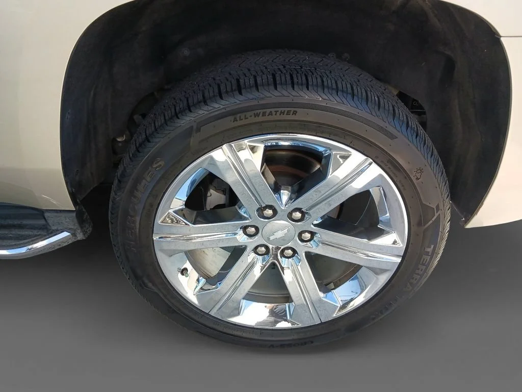 Used 2017 CHAMPAGNE SILVER METALLIC Chevrolet Premier image 8