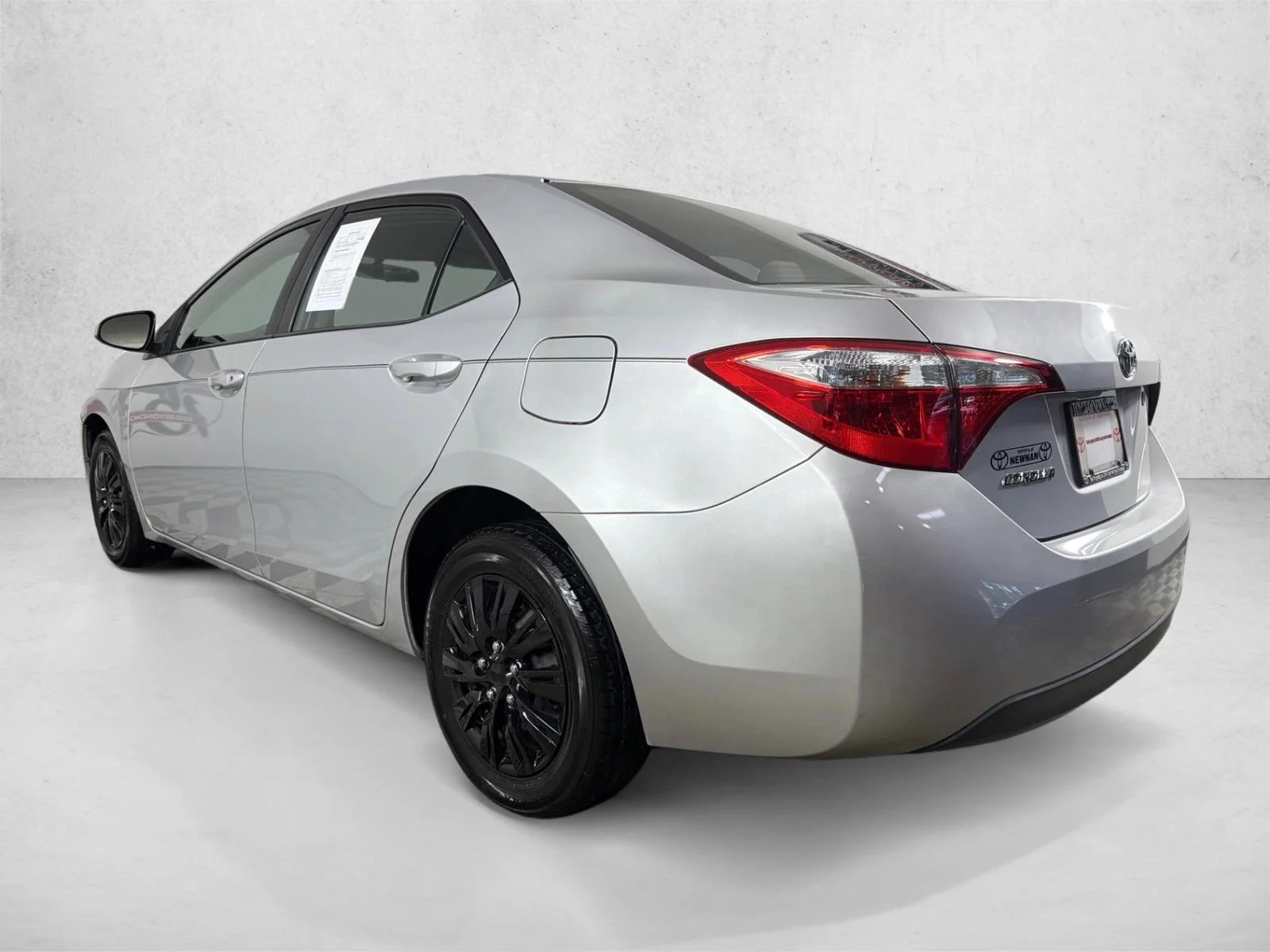 Used 2016 White Toyota L image 5