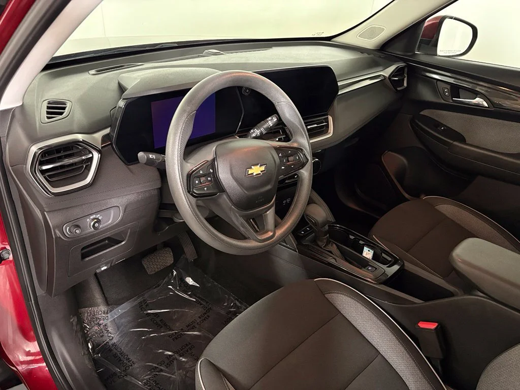 Used 2025 Crimson Metallic Chevrolet LT image 18
