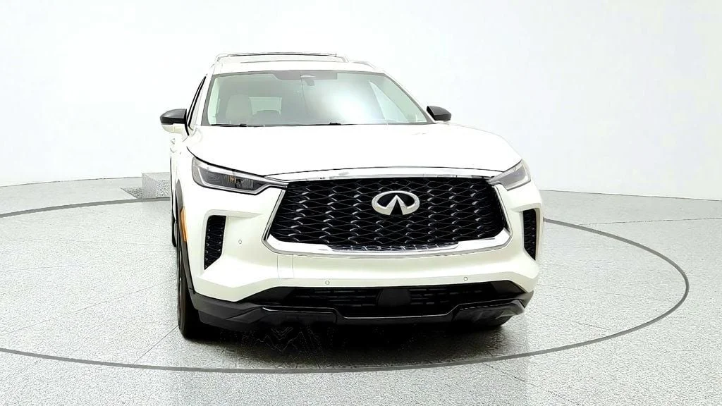 Used 2025 Majestic White INFINITI LUXE AWD image 2