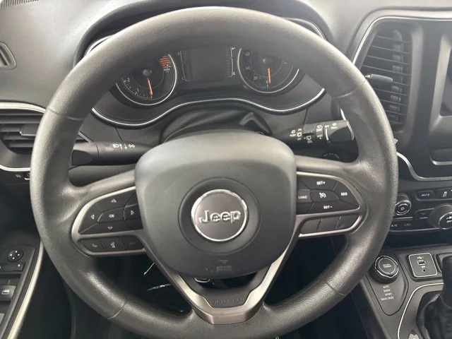 Used 2020 Green Jeep Latitude image 25