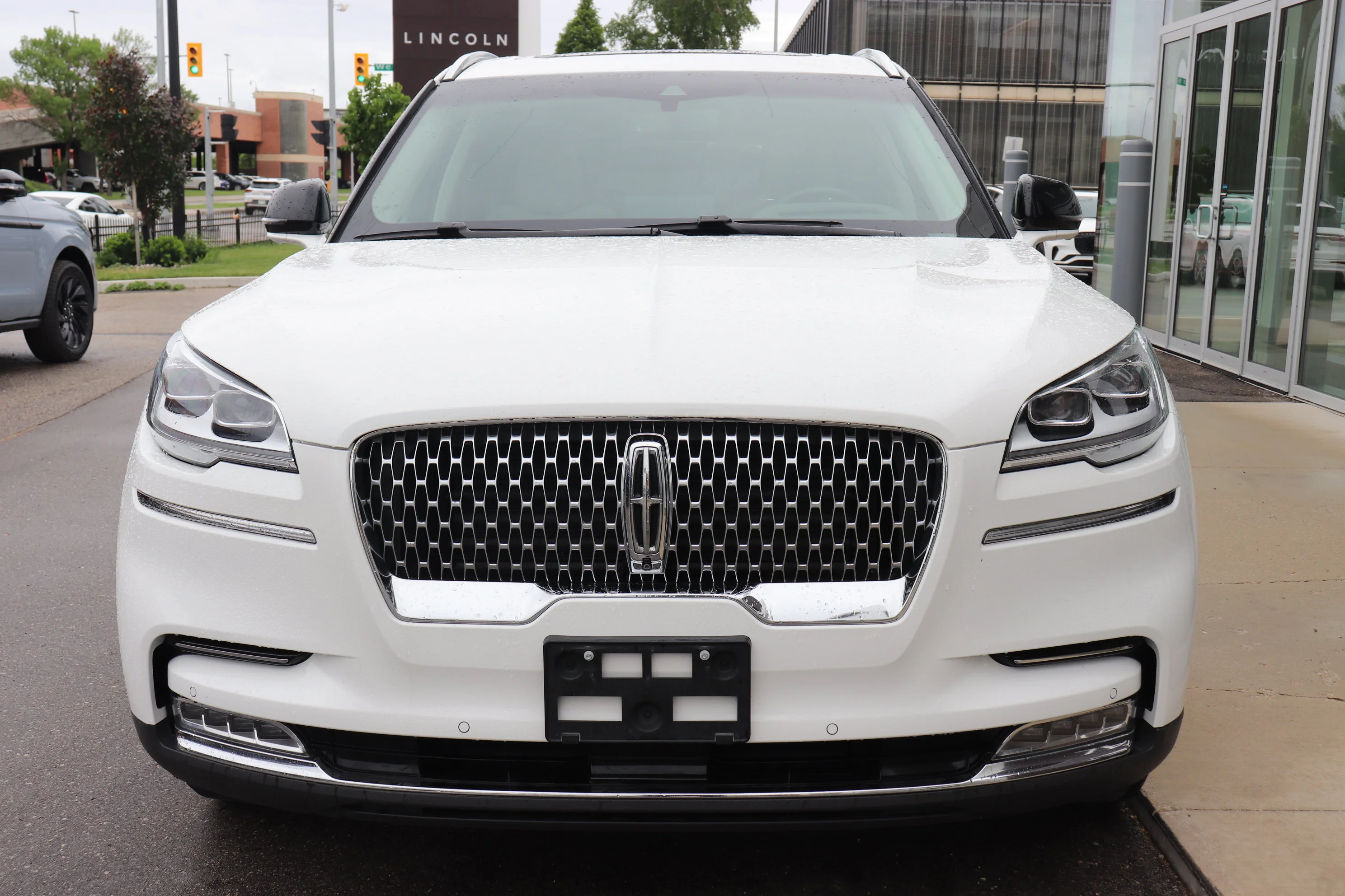 Used 2022 White Lincoln Reserve image 2