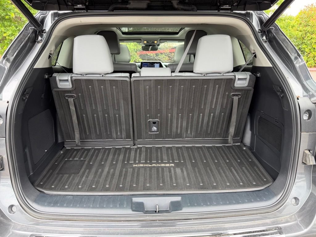 Used 2022 Magnetic Gray Metallic Toyota Platinum image 10