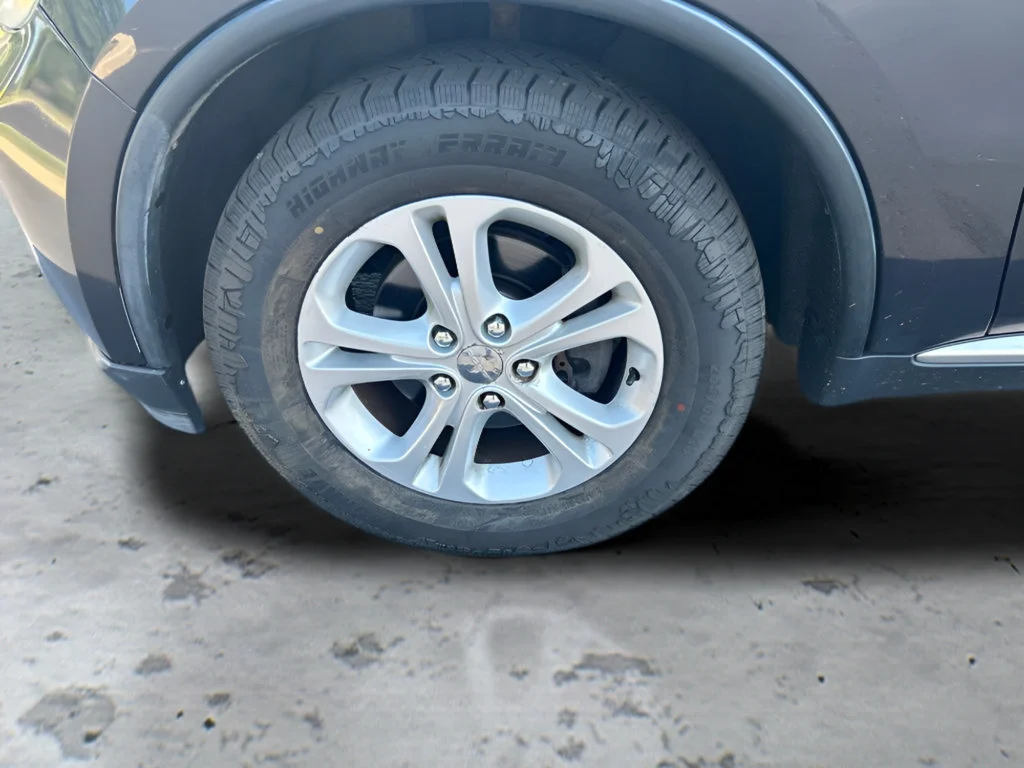 Used 2013 Gray Dodge SXT image 30