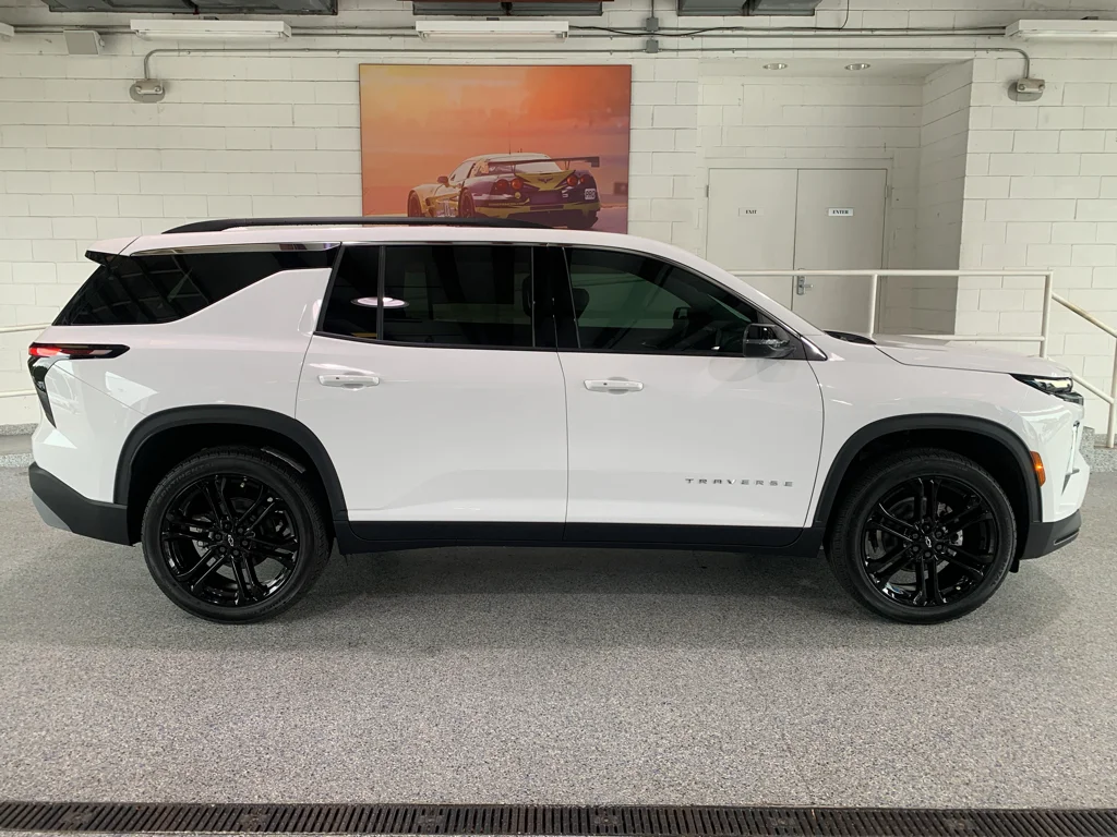 2027 Chevrolet Traverse LT - Photo 12